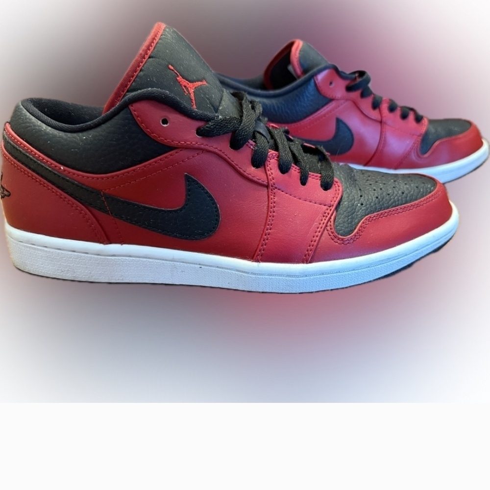 Men's Jordan 1s Red and Black Sneakers Size 9.5 (GUC)